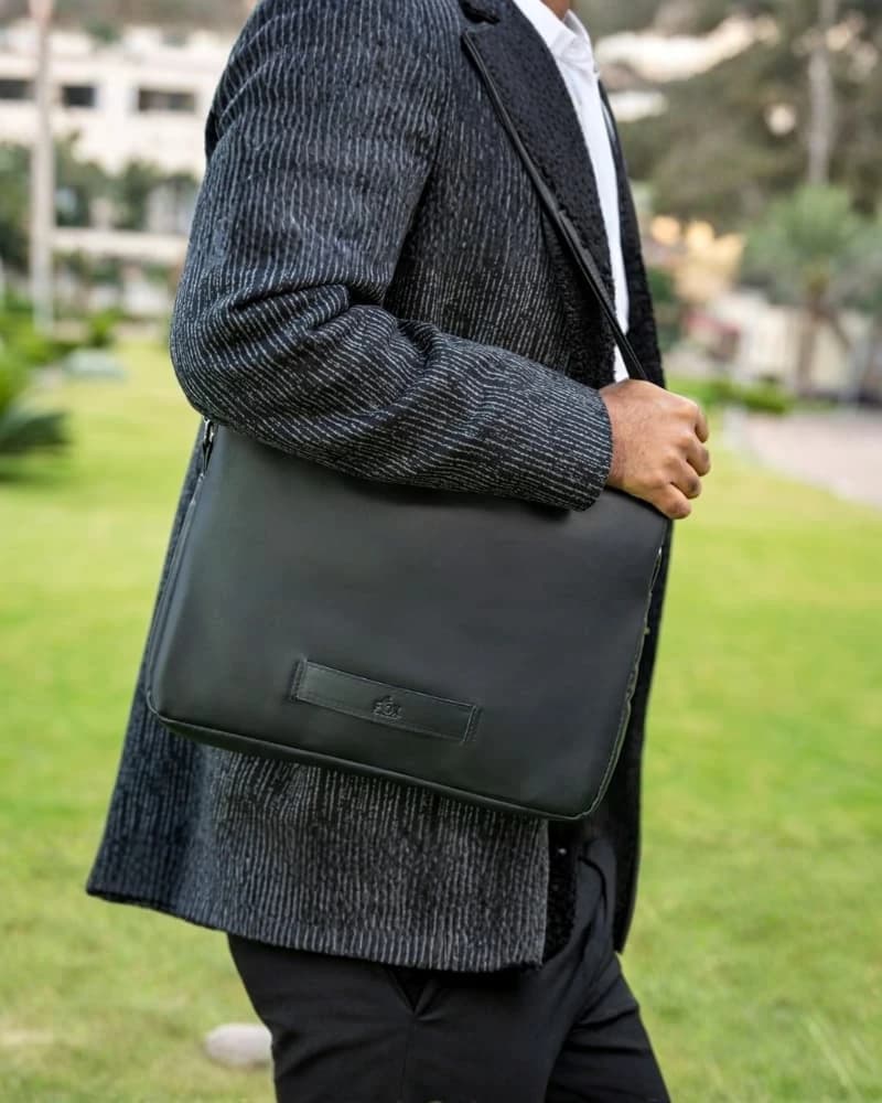 حافظة لابتوب دي بيلي كاجوال – جلد PU مبطن حماية — Black — 3
