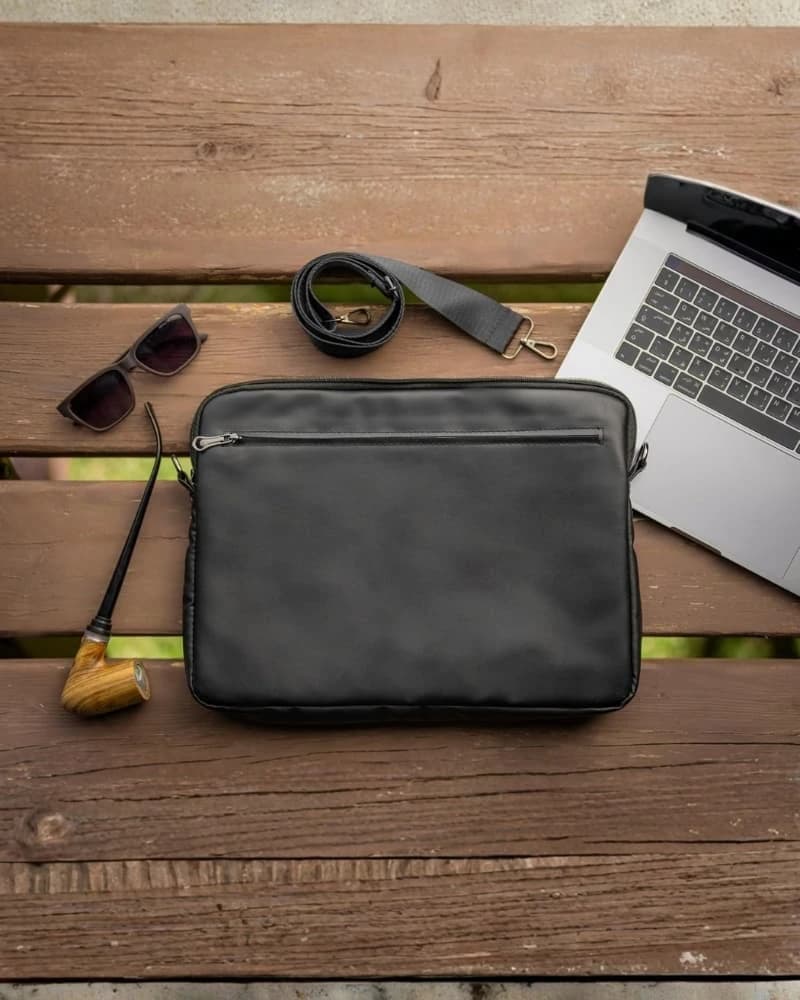 حافظة لابتوب دي بيلي كاجوال – جلد PU مبطن حماية — Black — 7