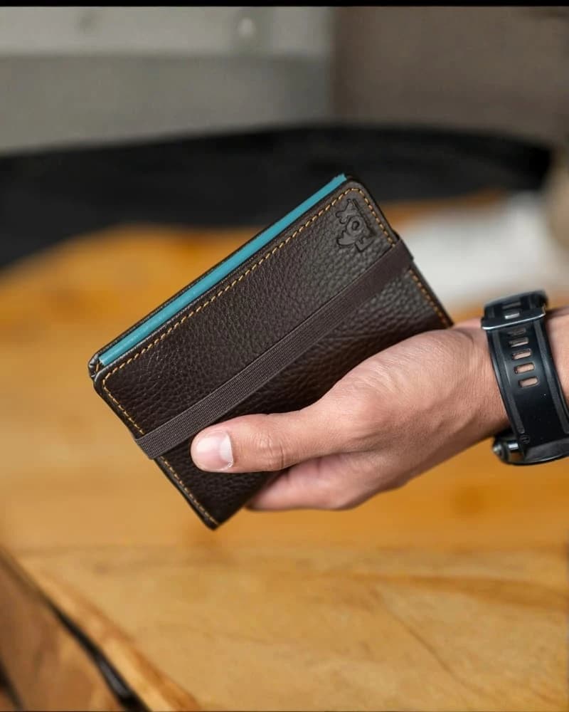 حافظة جواز السفر جلد طبيعي دي بيلي — Textured Brown — 6