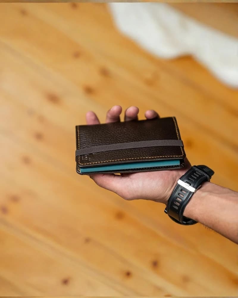 حافظة جواز السفر جلد طبيعي دي بيلي — Textured Brown — 5