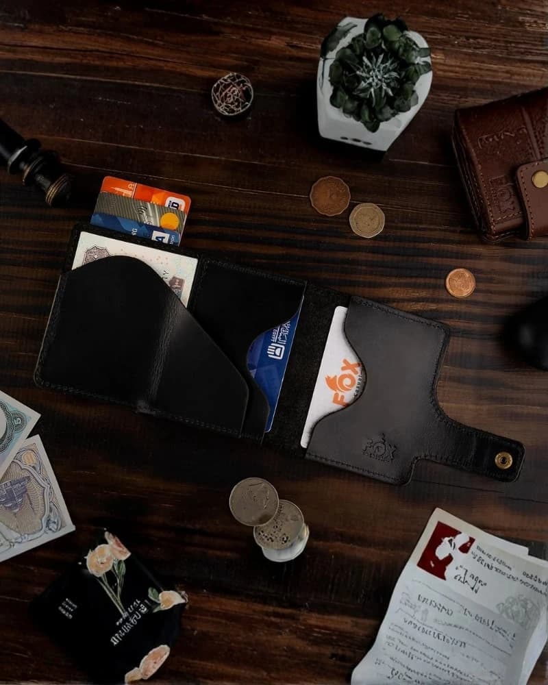 محفظة جلد دي بيلي المدمجة مع حامل بطاقات محمي من RFID — Black — 4