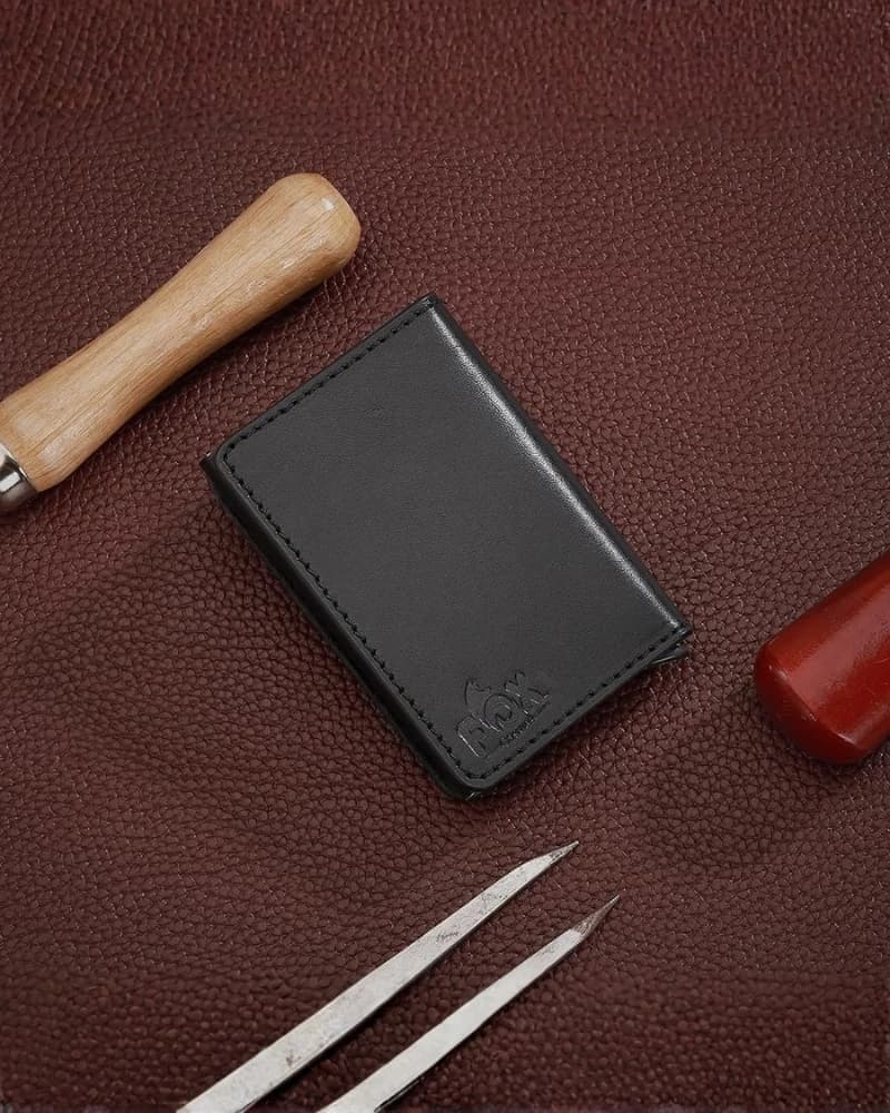 محفظة جلد دي بيلي المدمجة مع حامل بطاقات محمي من RFID — Black — 10